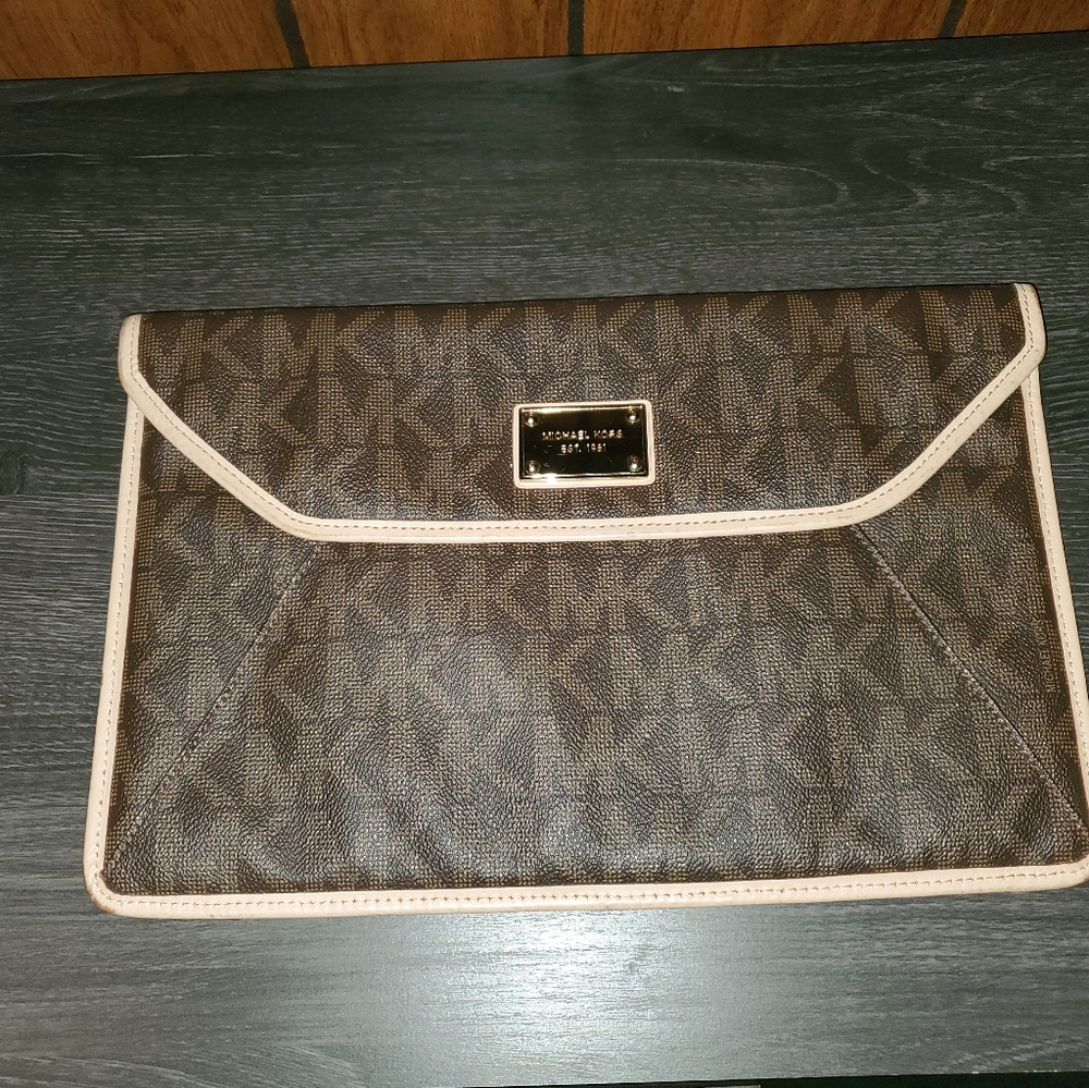 Michael Kors Tablet/IPad carrier/case